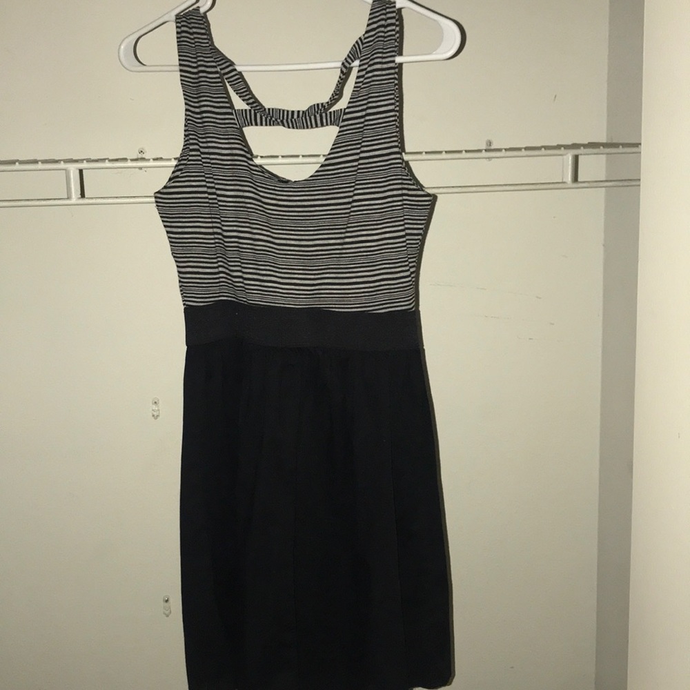Dress - Picture 2 of 4